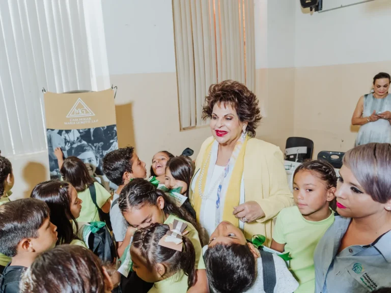 2018 — Visitando a las niñas y niños del programa Santa María Goretti